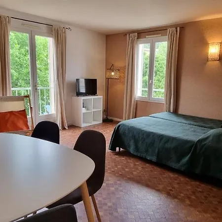 فندق Logis Le Saint Marc 3*