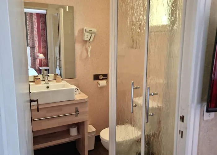 Logis Le Saint Marc Hotel 3*