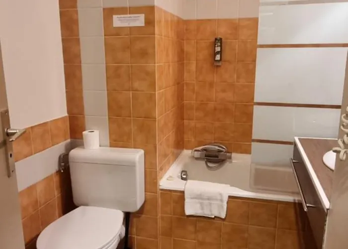 Logis Le Saint Marc Hotel 3*