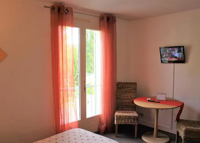 Logis Le Saint Marc Hotel 3*
