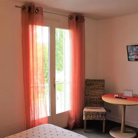 Logis Le Saint Marc Hotel 3*